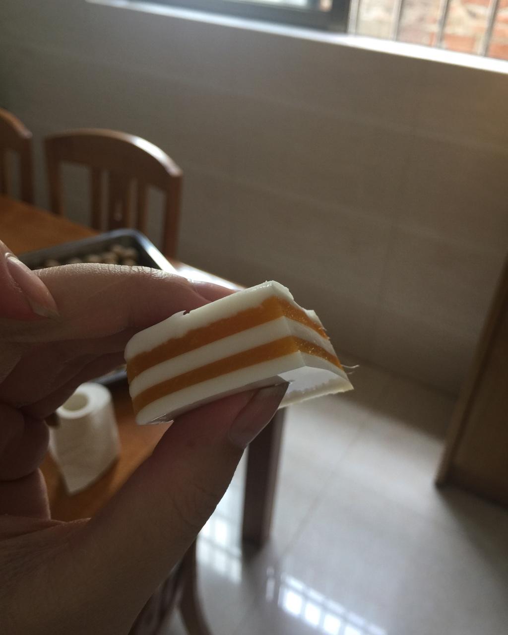 妈妈们快看，这道甜品是会跳舞的，孩子们一定喜欢！——芒果千层糕