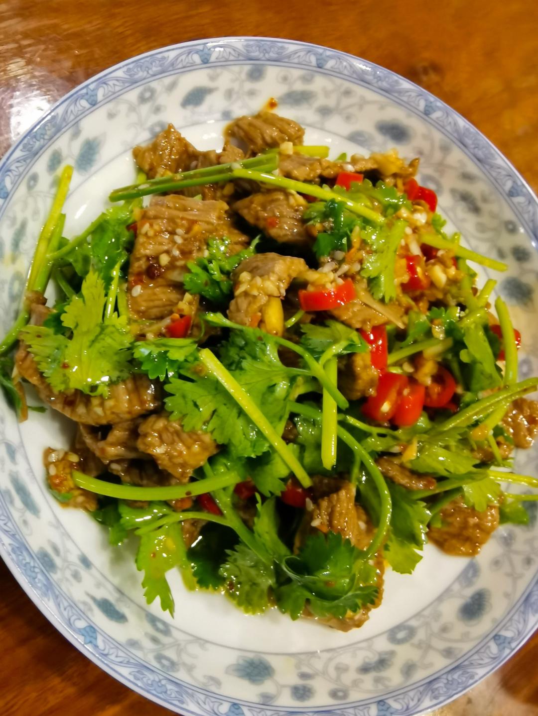 好吃到让人颤抖的香菜拌牛肉