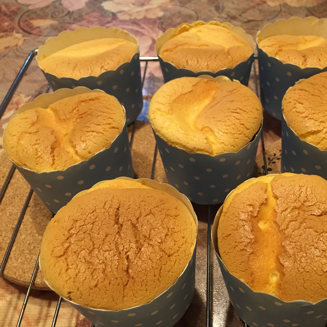 消耗淡奶油之作——淡奶油小蛋糕