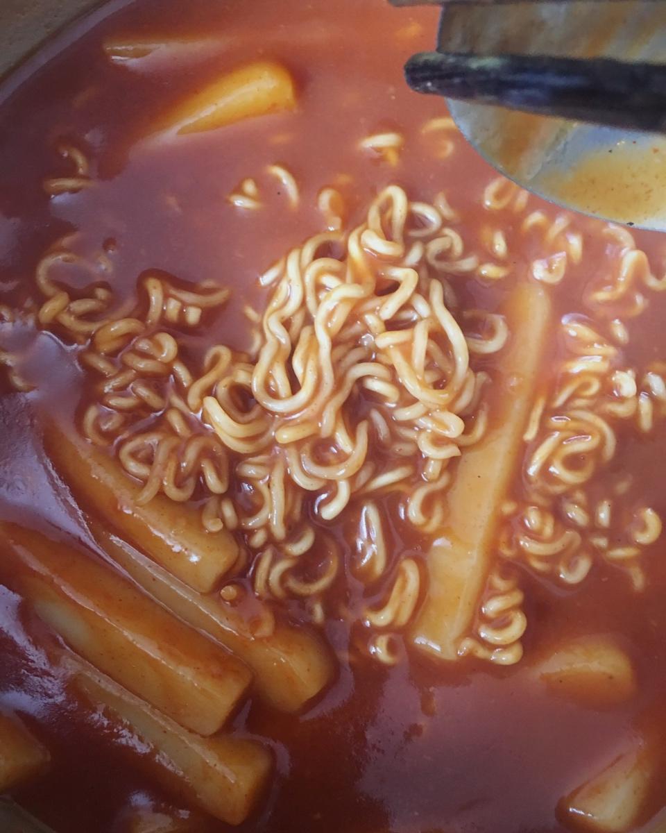 芝士拉面炒年糕—韩国街边美食改良版