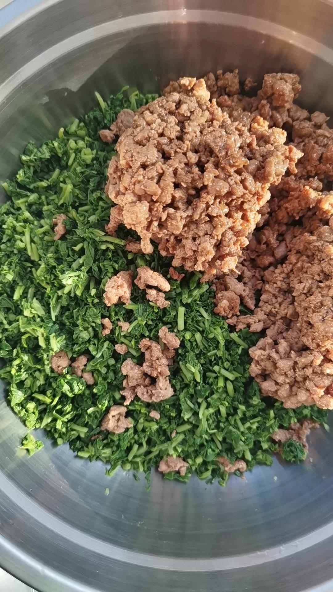 5月初鲜嫩的山苜楂-山麻楂