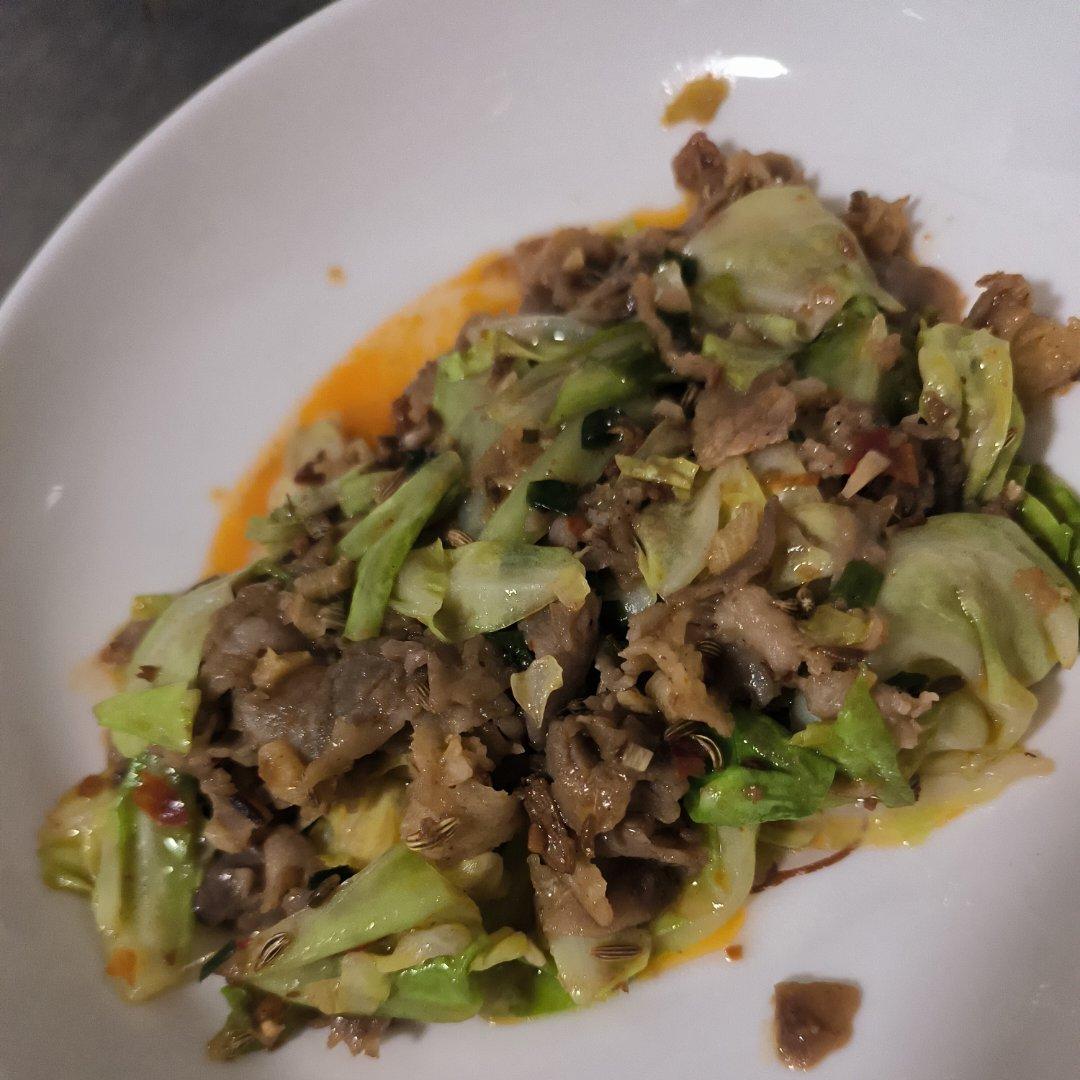 圆白菜爆羊肉片