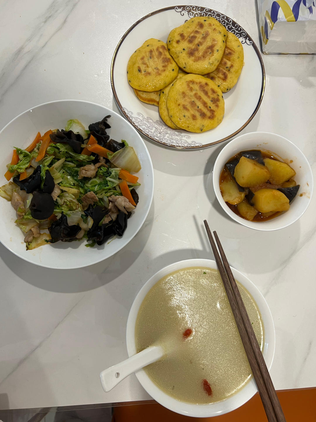 马小马的月子餐