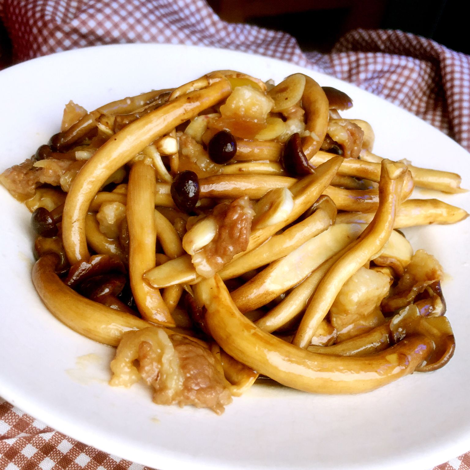 牛肉丝炒茶树菇