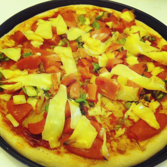 薄饼脆皮火腿pizza
