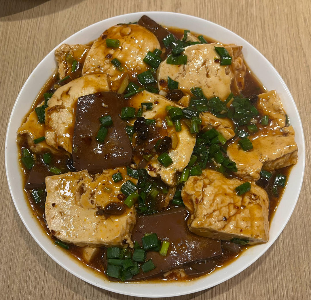 能吃三碗饭的红烧鸭血豆腐