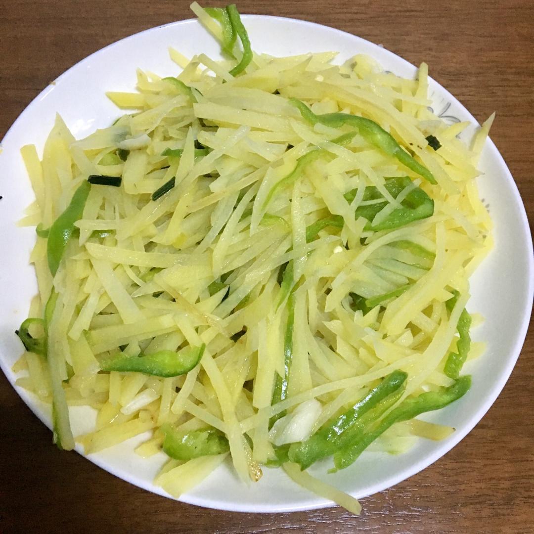 〈辣椒炒土豆丝〉，新手必学，欣小厨 😉