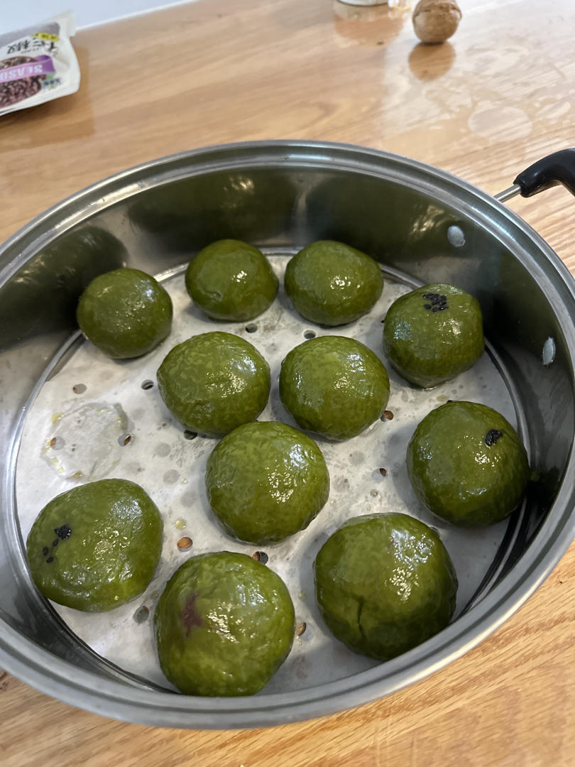 清明必吃的艾草青团