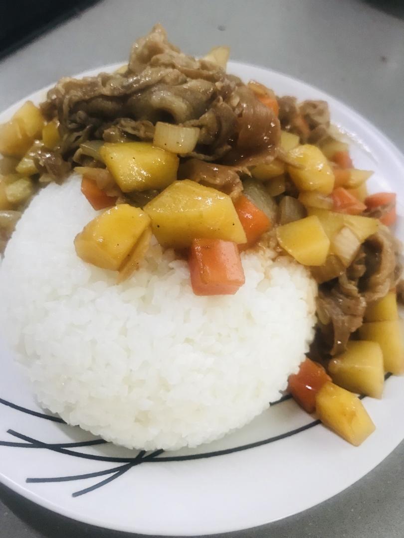 好吃到舔碗底的土豆肥牛拌饭