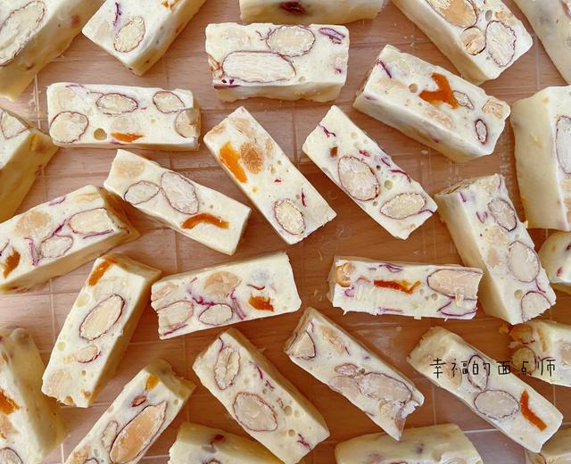 今年流行奶油奶酪🔥杏仁玫瑰牛轧糖的做法
