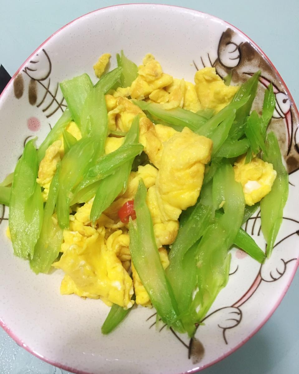 芹菜炒鸡蛋