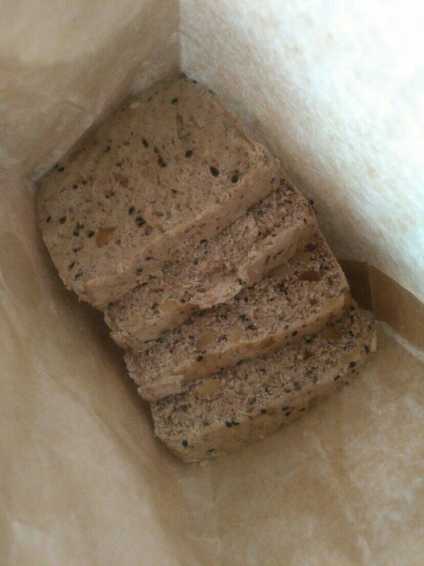 全麦黑芝麻核桃吐司