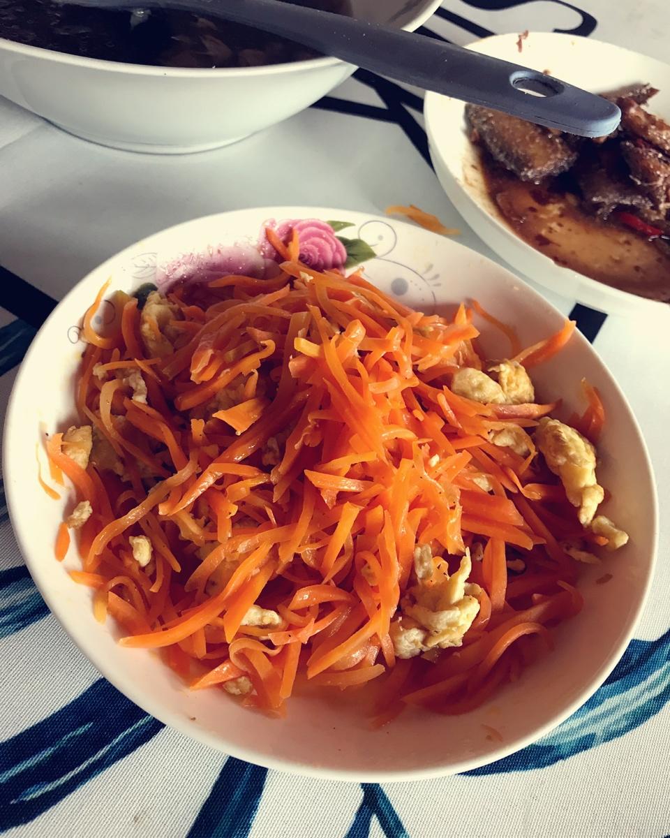 胡萝卜丝炒鸡蛋