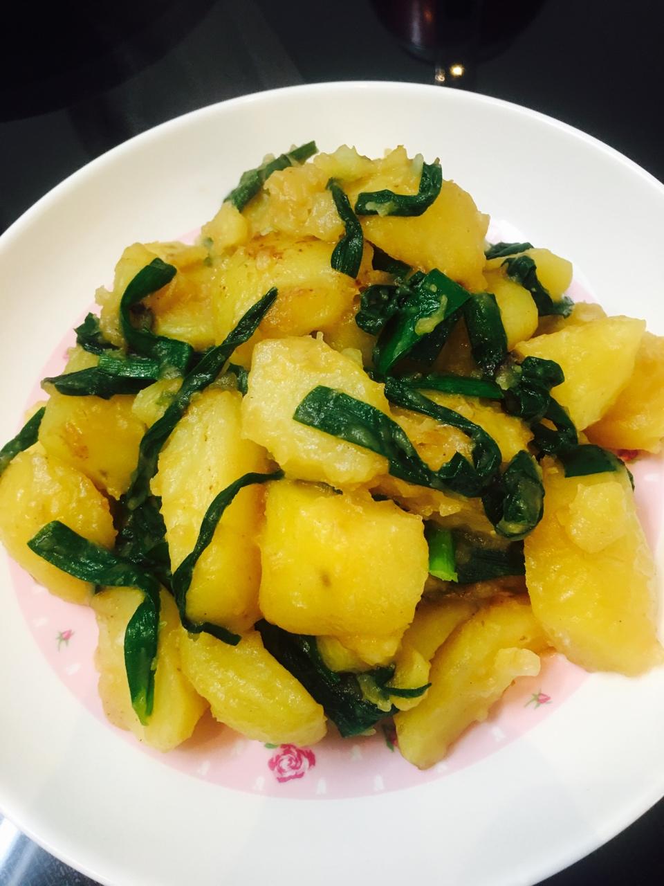 林微-1做的土豆炒韭菜