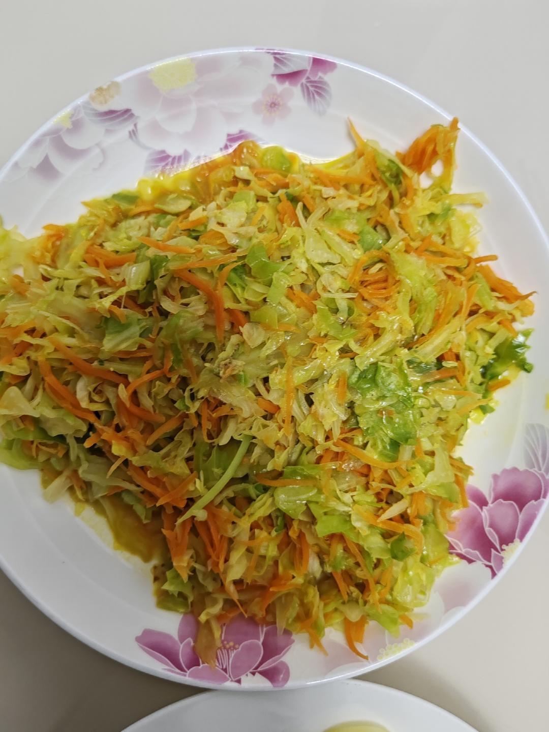 胡萝卜炒包菜