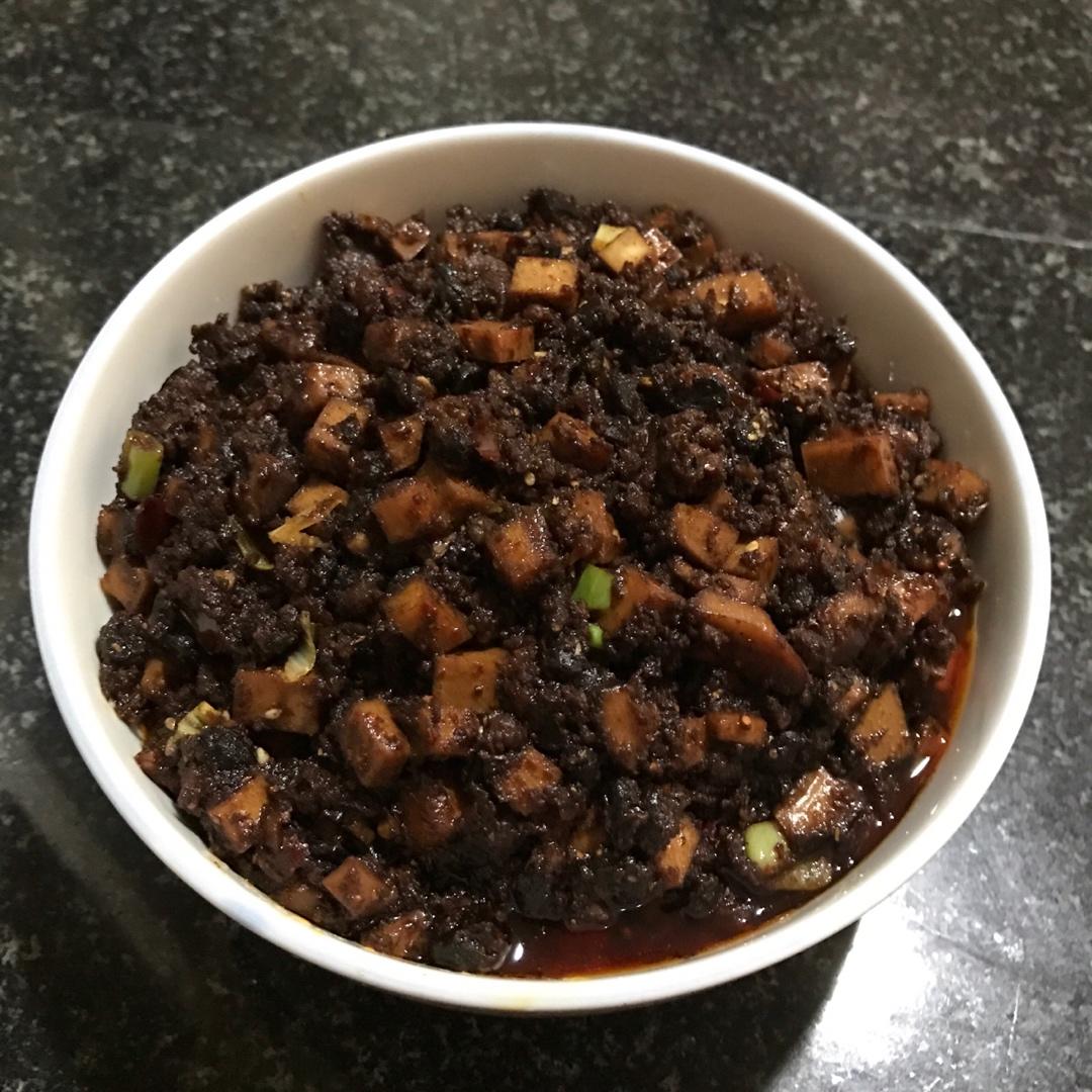 宁宁的胖妈做的香菇肉末酱