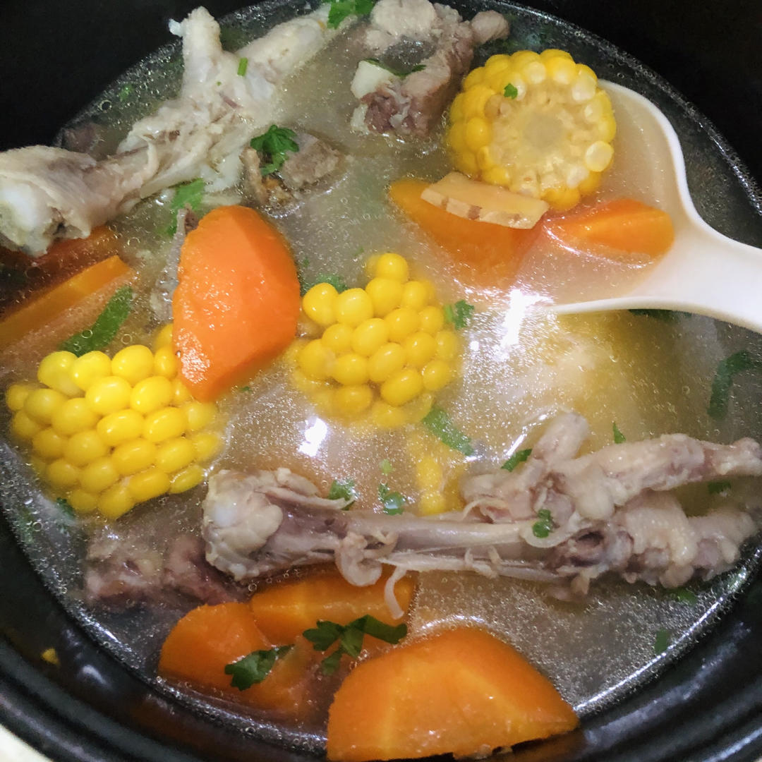 胡萝卜玉米排骨汤
