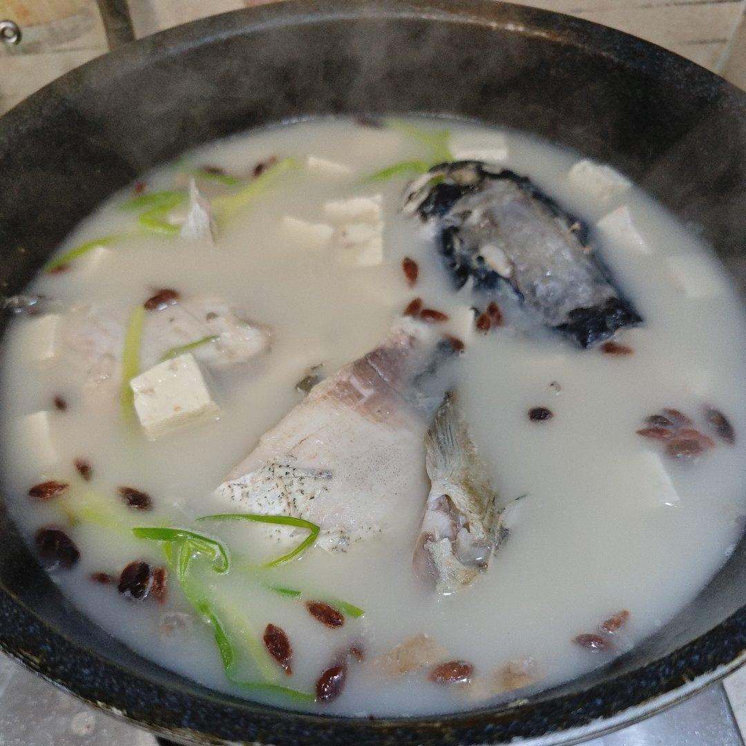 鱼头豆腐汤