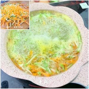 宝宝辅食——补钙银鱼蔬菜饼的做法 步骤2