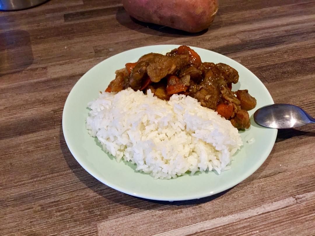 土豆炖鸡块