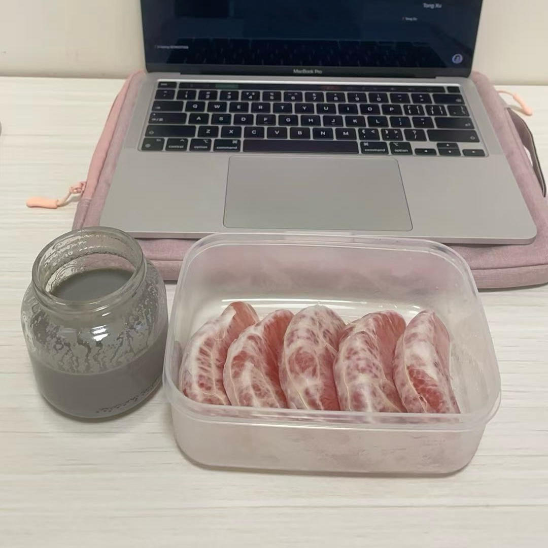 原来用一根牙签，就可以简单快速剥出完整柚子，这方法太棒了