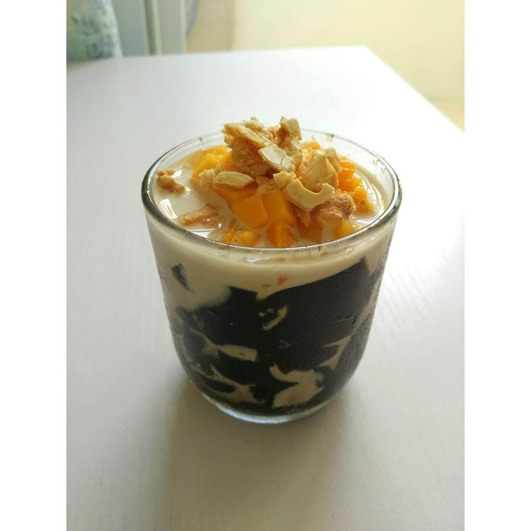 芒果鲜奶龟苓膏