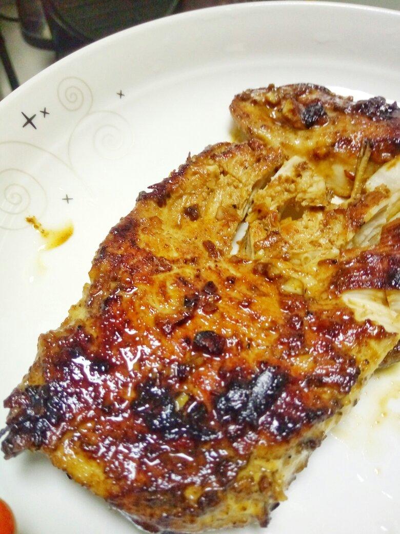 酷炫屌炸天好吃的煎鸡胸肉（香蒜蜂蜜煎鸡胸肉）