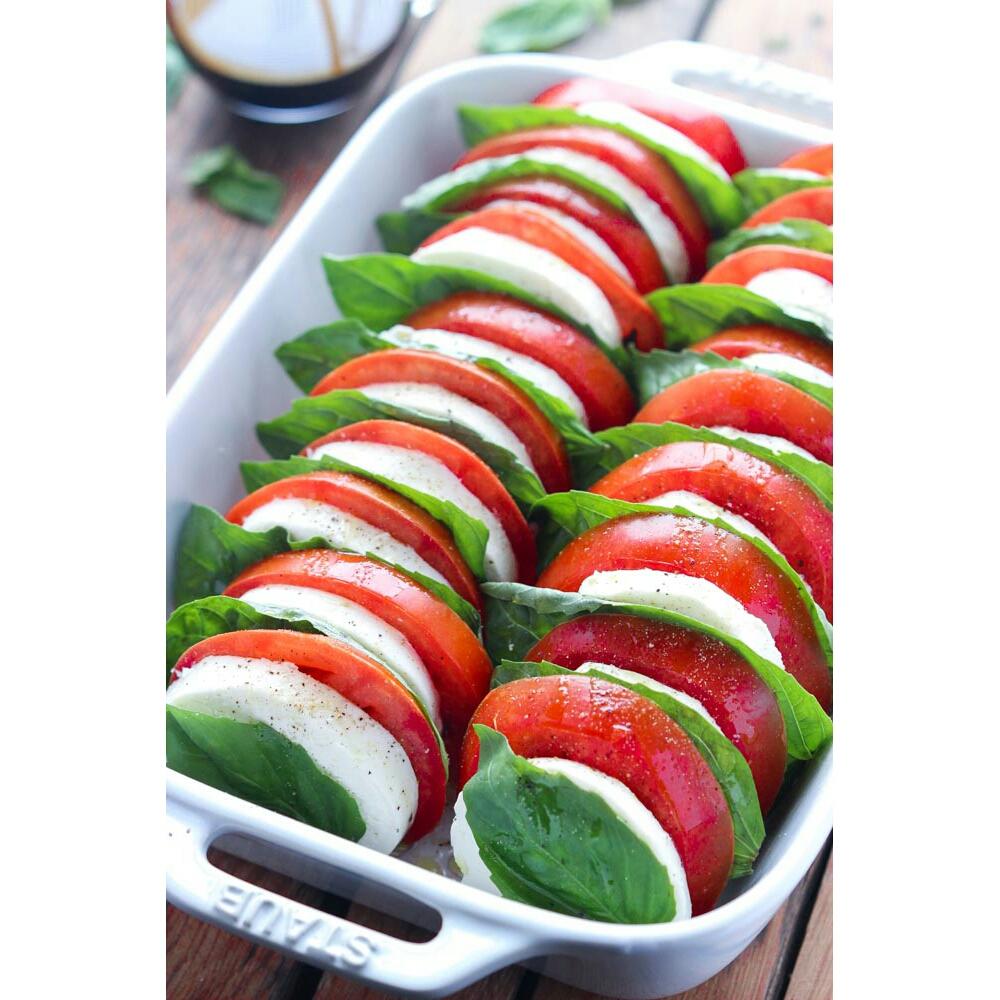 Tomato and Mozzarella Salad 番茄奶酪沙拉