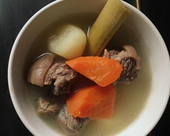 冬季滋补靓汤——红萝卜竹蔗羊肉汤的做法