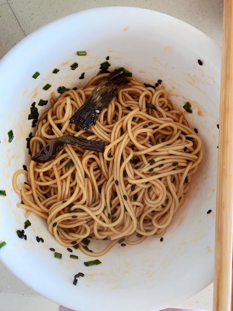 10分钟搞定的一碗葱油拌面