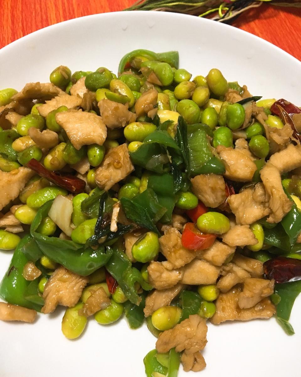 毛豆粒炒鸡丁