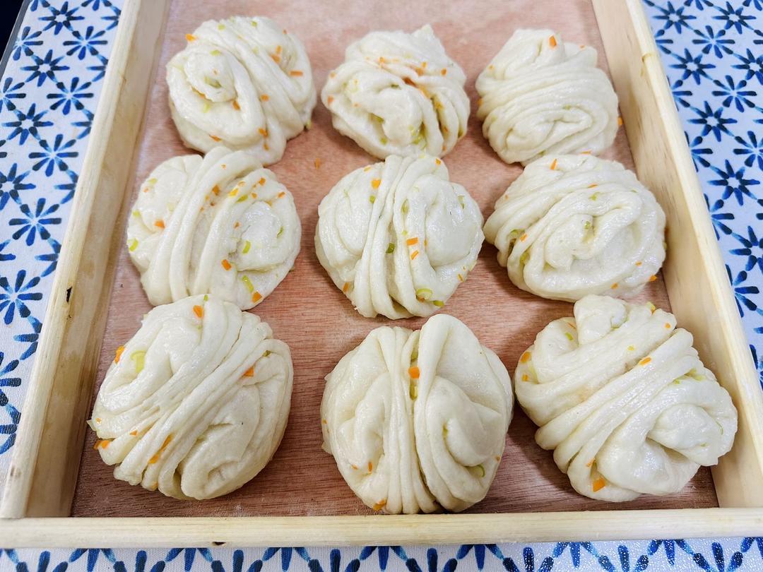 🌺椒盐葱香花卷🌺（操作简单，好吃又好看）