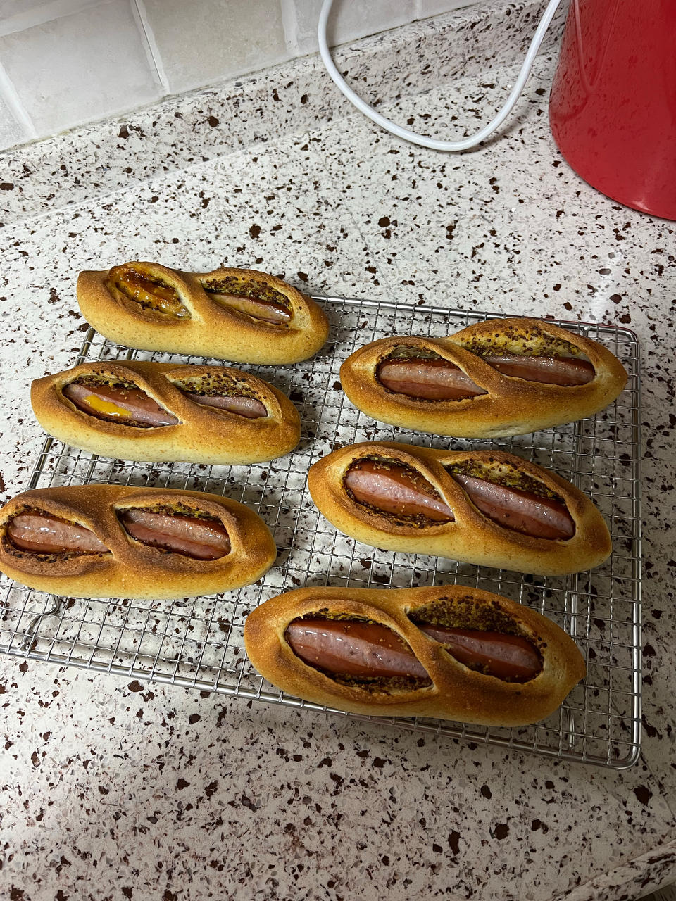 治愈甜腻的｜法式芥末籽香肠面包