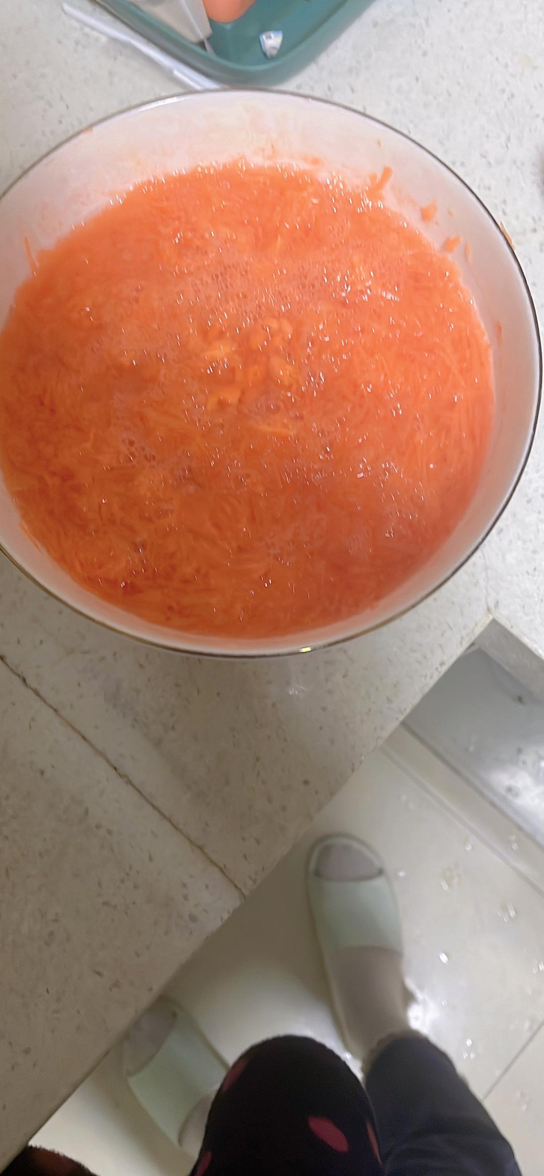胡萝卜肉煎饺的做法 步骤1