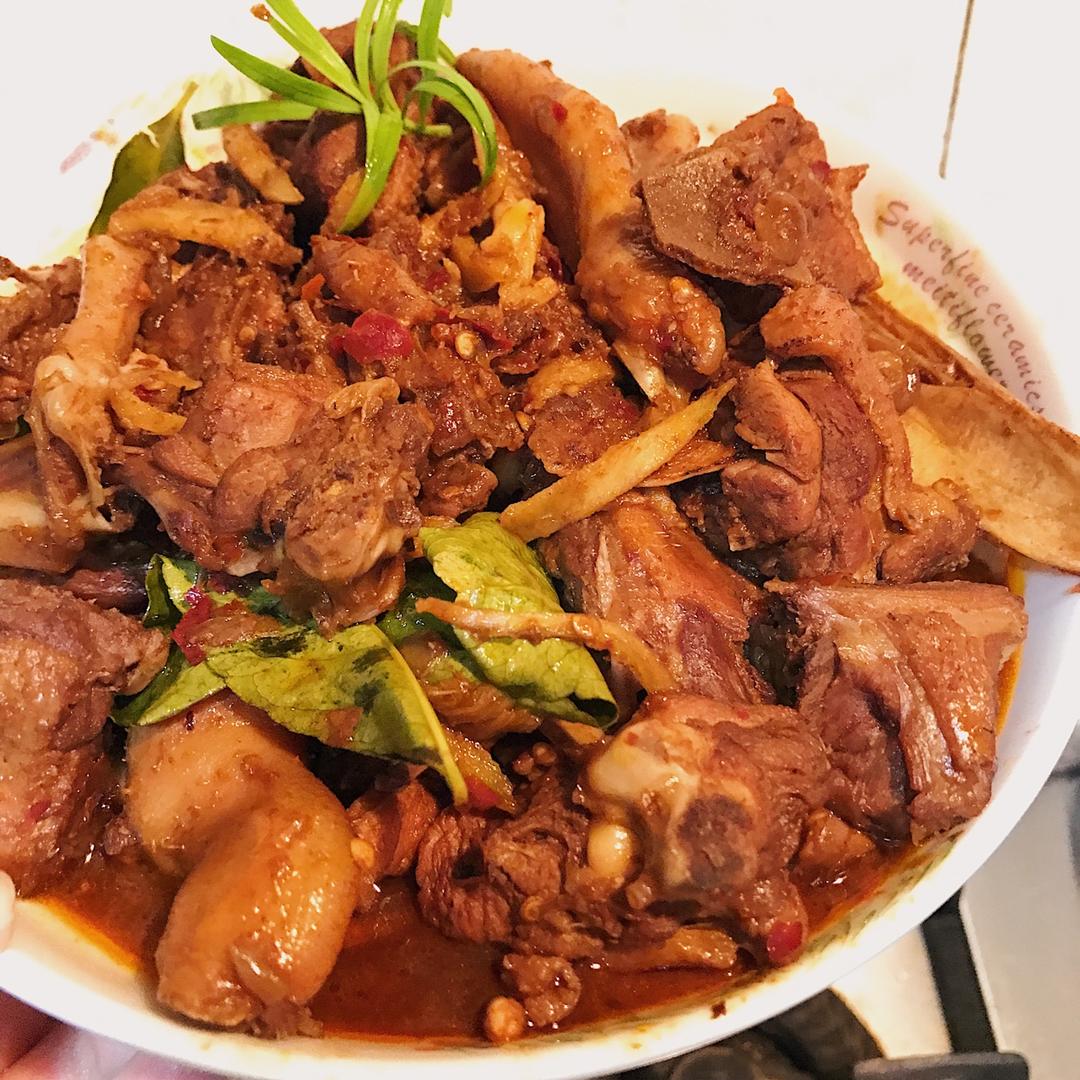 子姜焖鸭煲