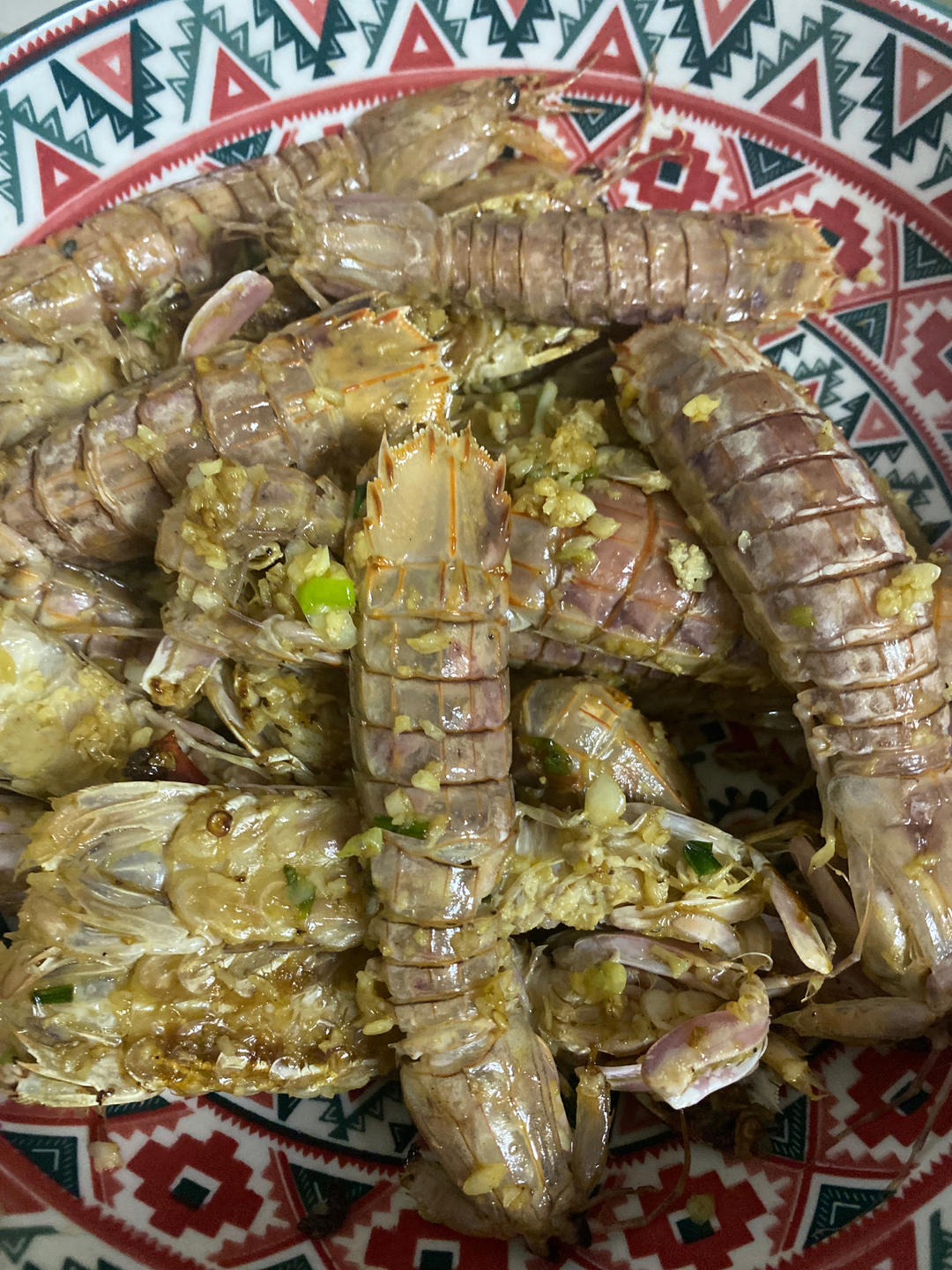 无油炸版的椒盐皮皮虾和巧拨虾壳的方法