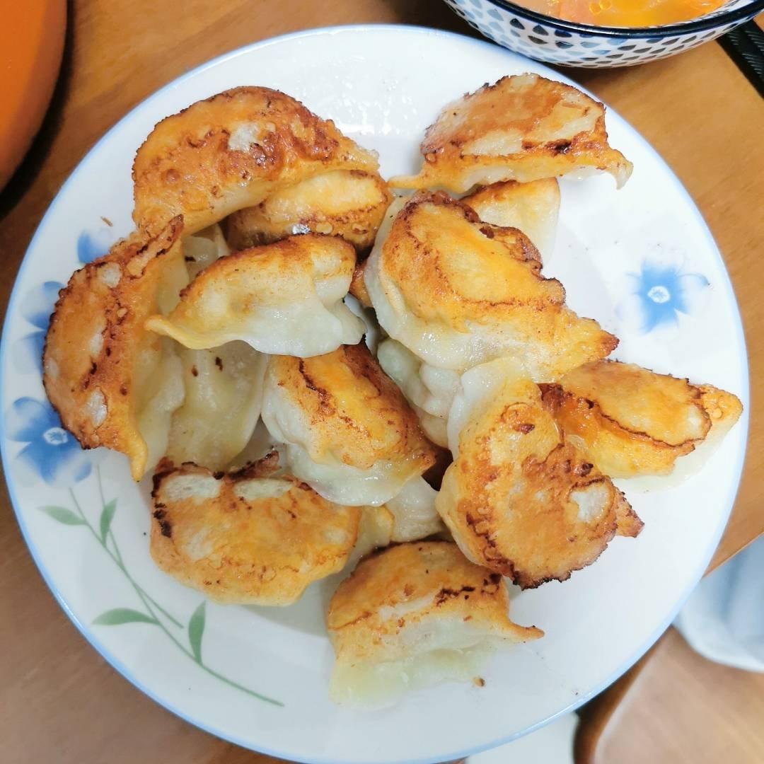 三鲜锅贴