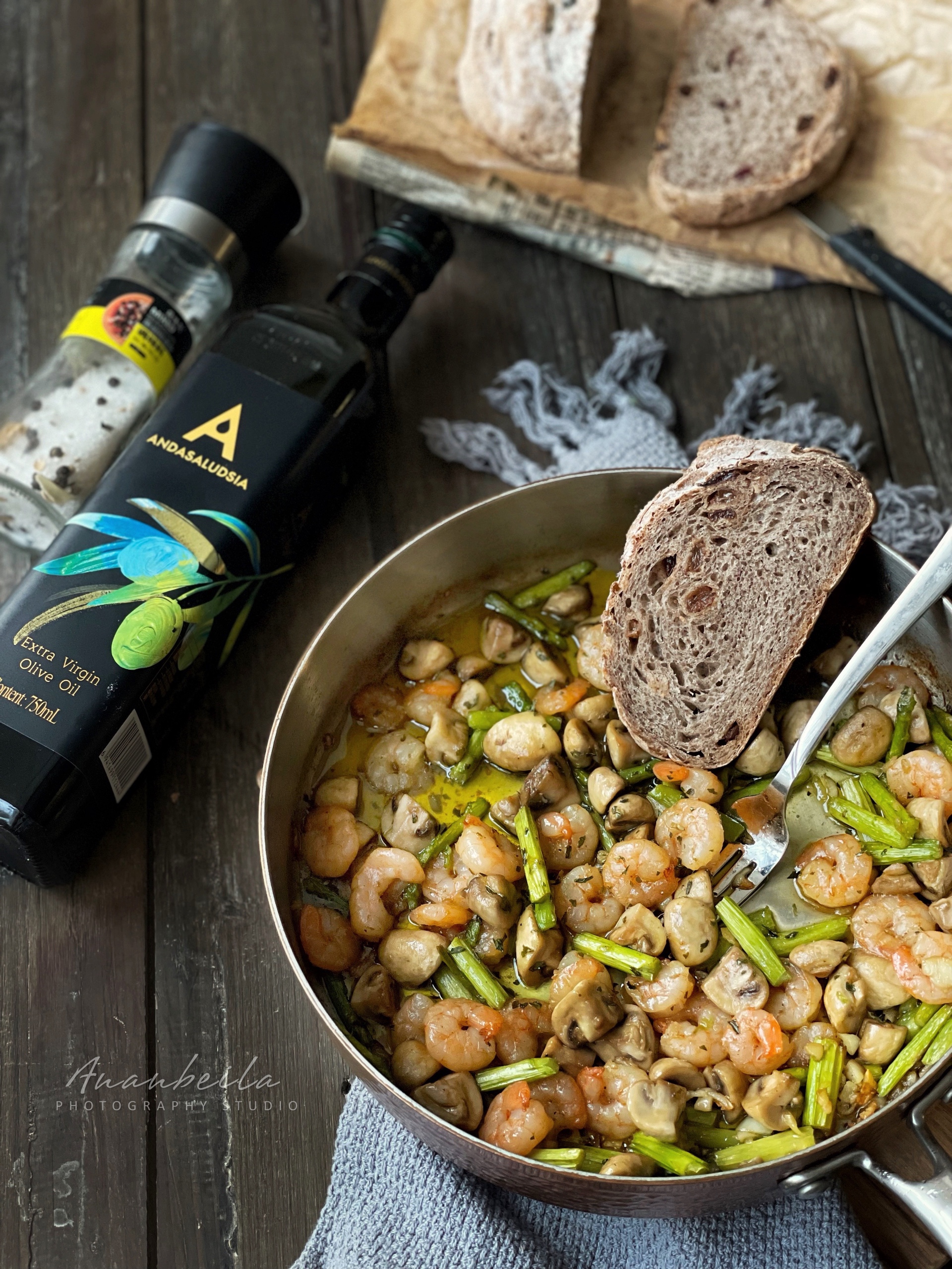 蒜蓉橄榄油香煎口蘑虾仁🍤｜营养美味高颜值的做法