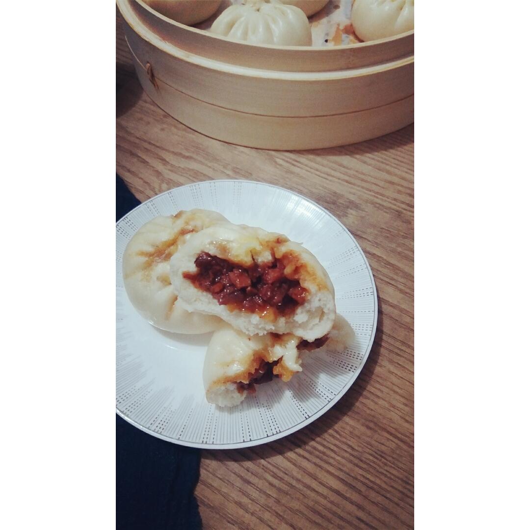 云朵般松软爆浆蜜汁叉烧包