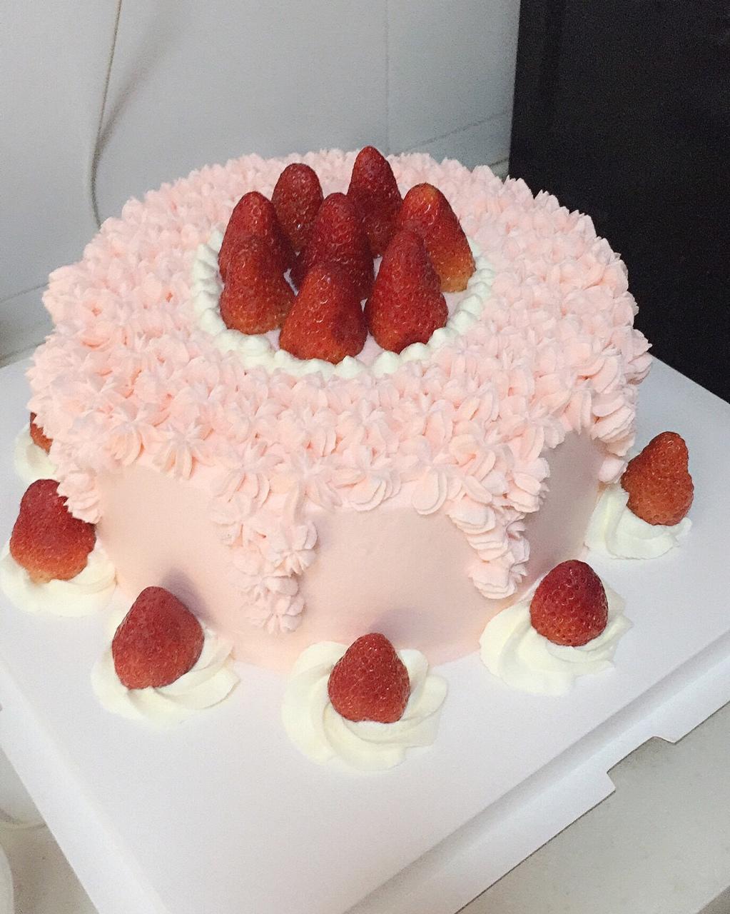 八斤哥哥做的草莓淡奶油蛋糕