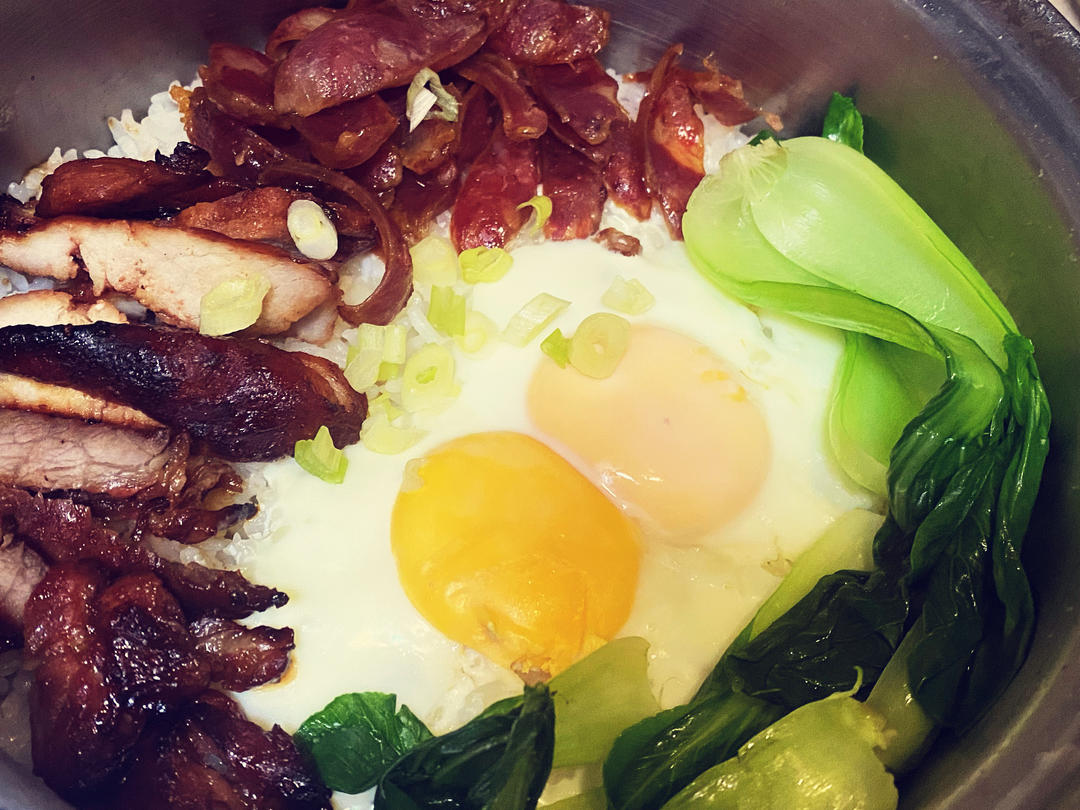 保姆级的「腊味煲仔饭2.0」加强版来了，地道老广味～