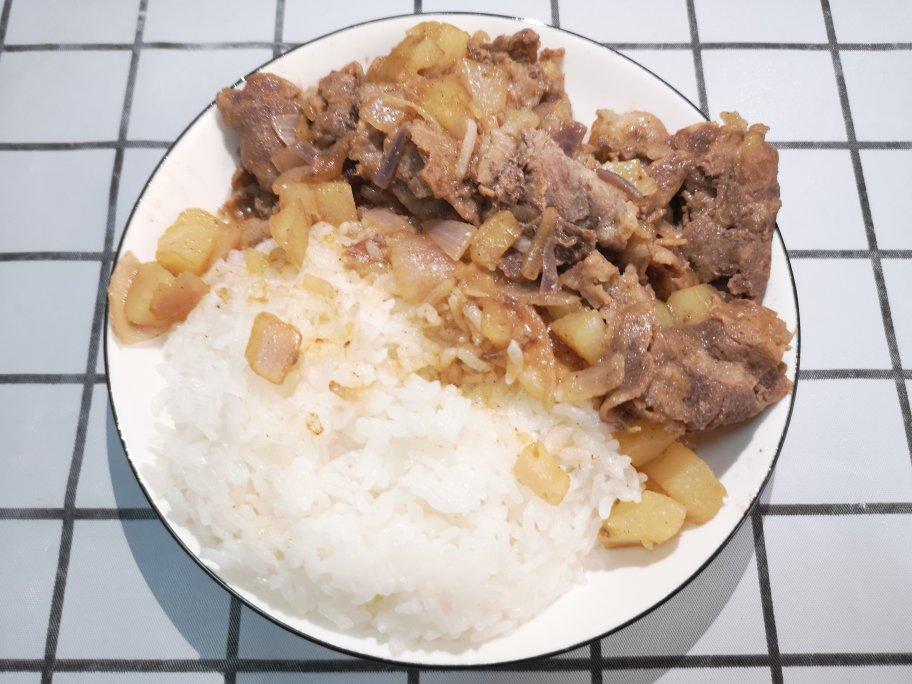 好吃到舔碗底的土豆肥牛拌饭