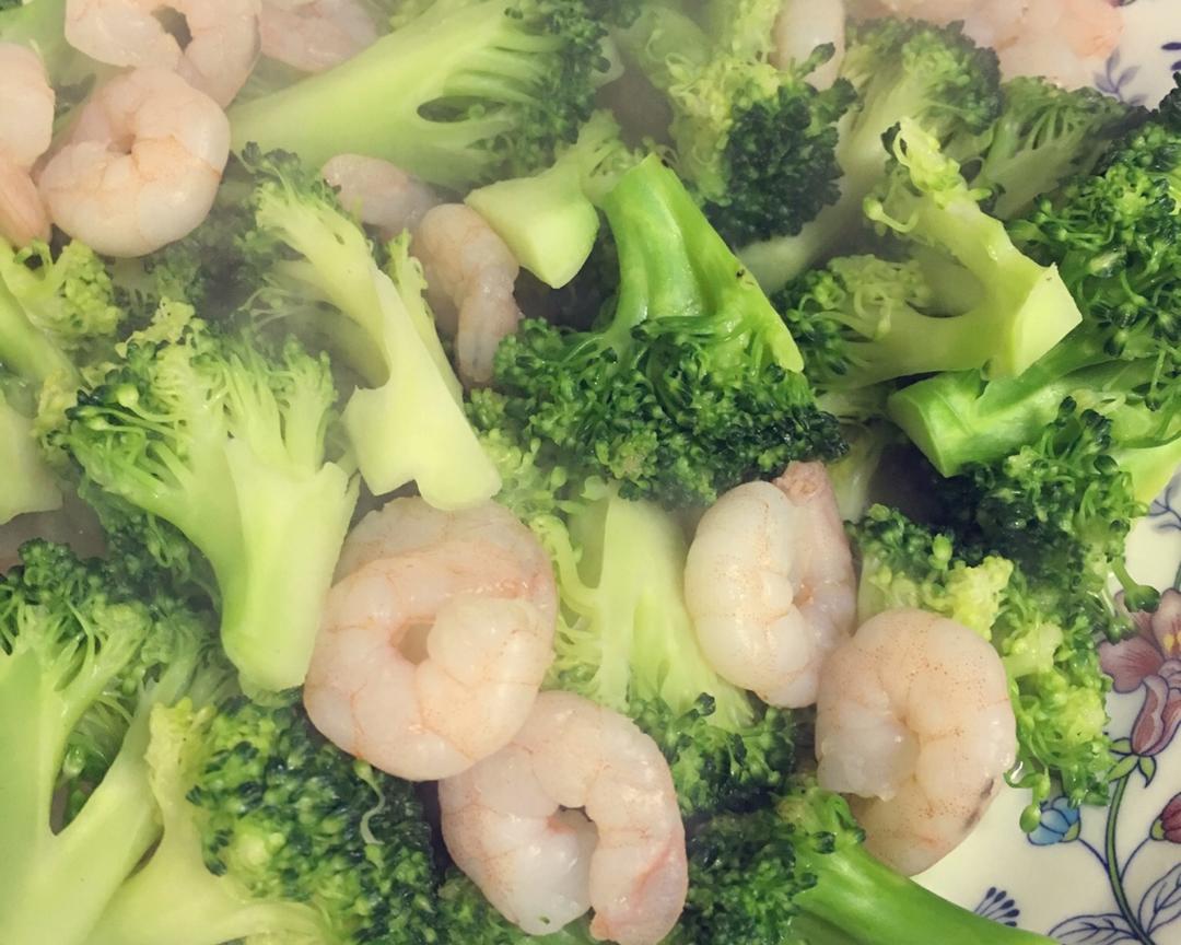 西蓝花炒虾仁（减肥必不可少）的做法