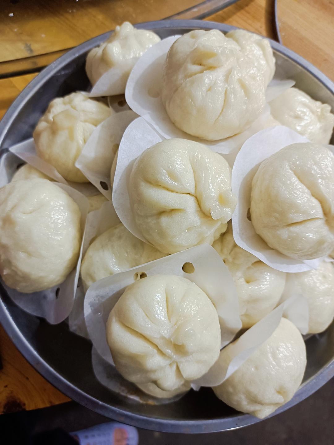 一口一个的鲜肉小笼包