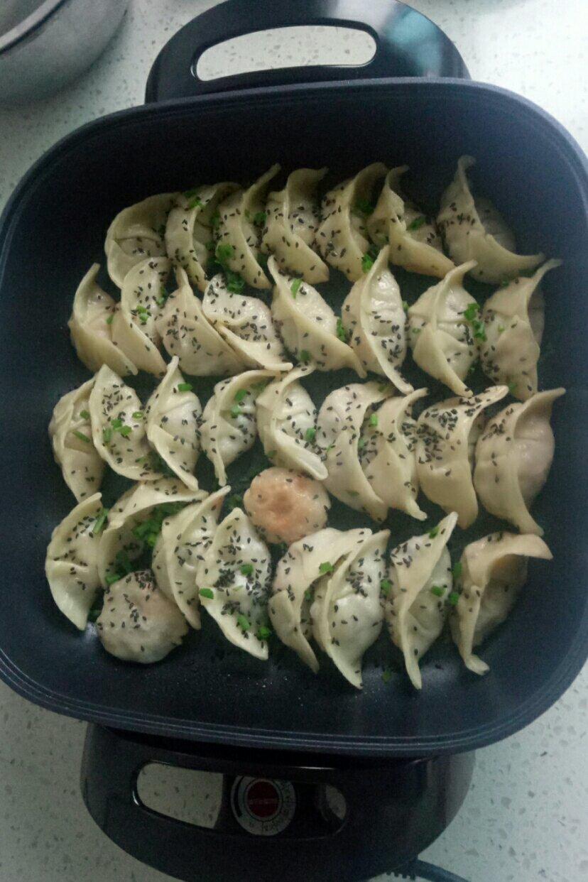 快速简单的饺子皮生煎包