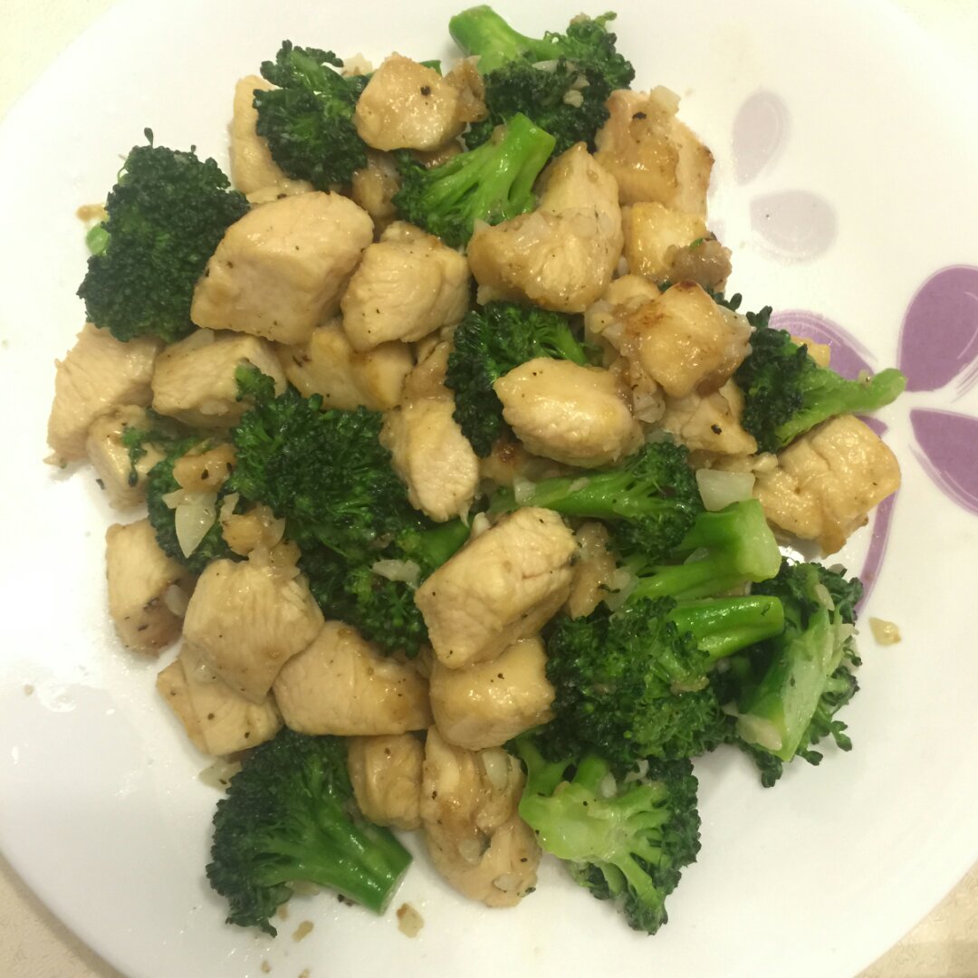 减脂增肌食谱——美味西兰花炒鸡胸肉