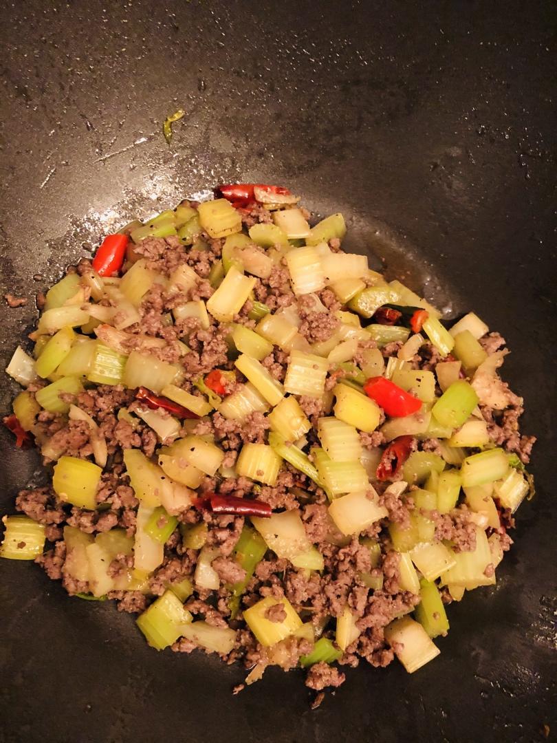 芹菜牛肉末「下饭神器」
