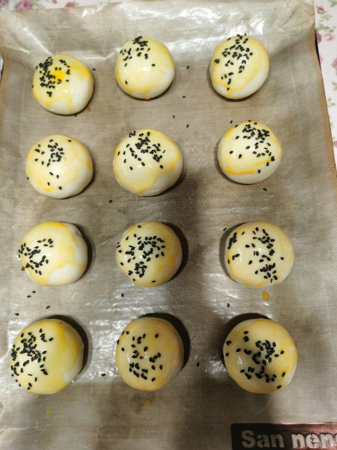 酥到掉渣的美味蛋黄酥