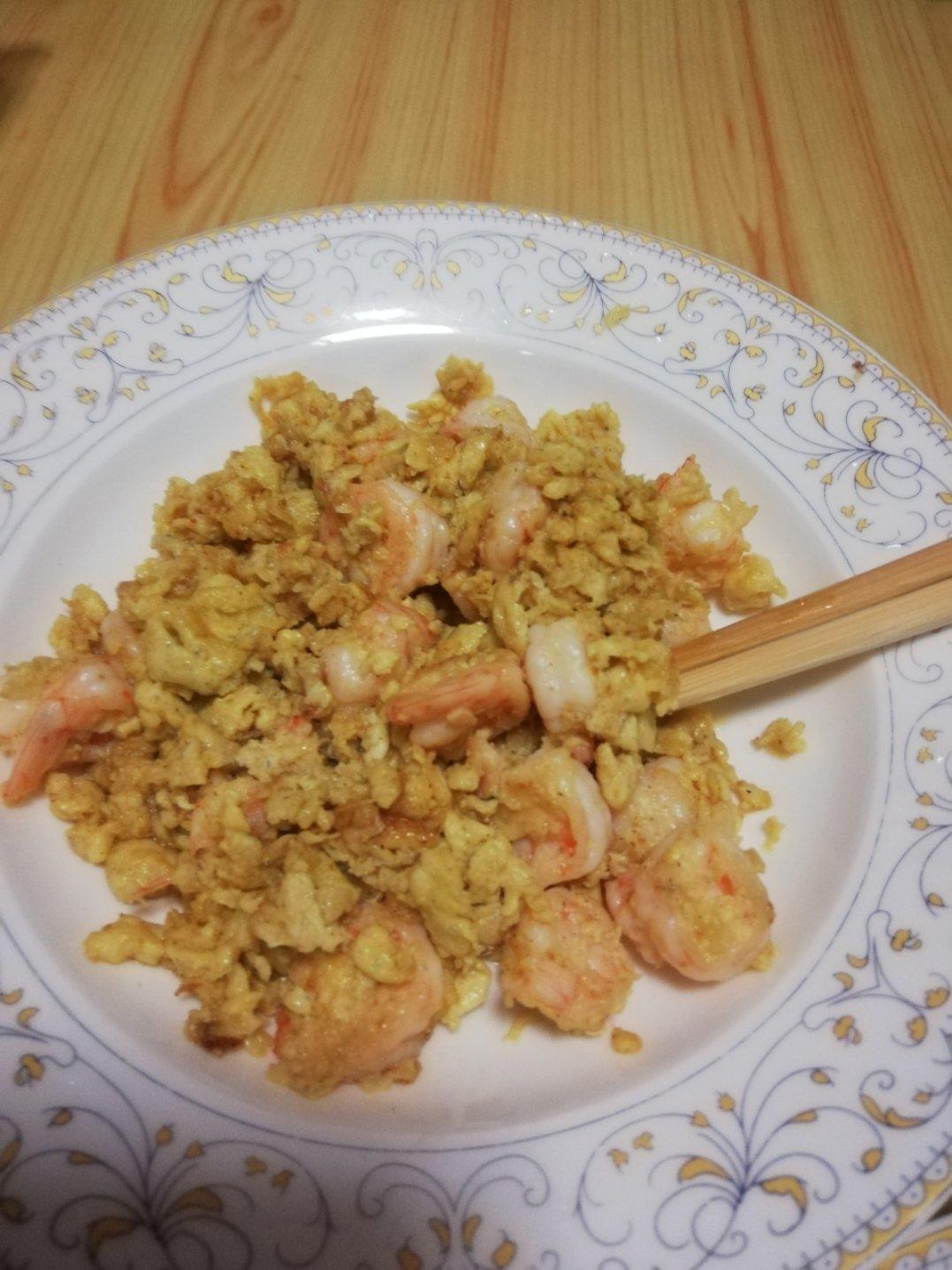 嫩滑鲜美的虾仁炒鸡蛋—简单、快手