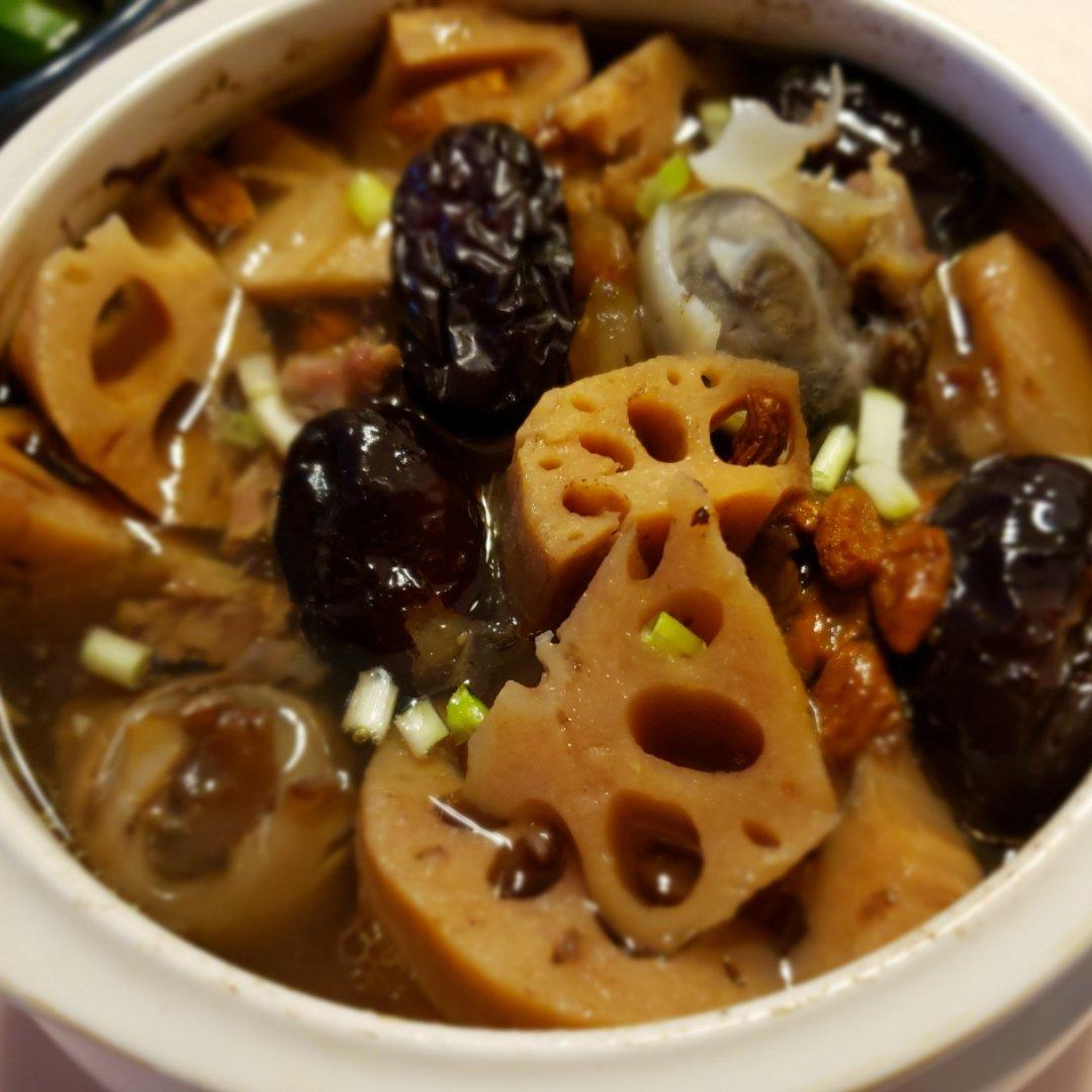 莲藕排骨汤（隔水炖）
